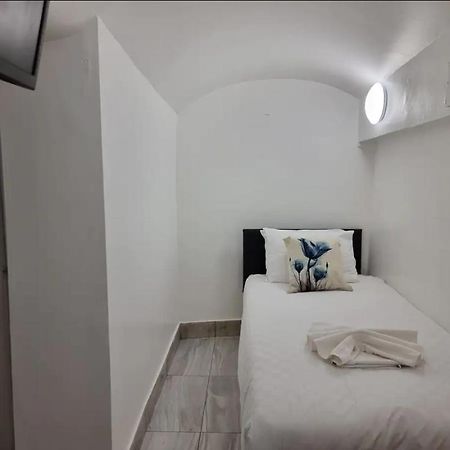 F24- Basement Single Studio Near Paddington Apartment London Exterior photo