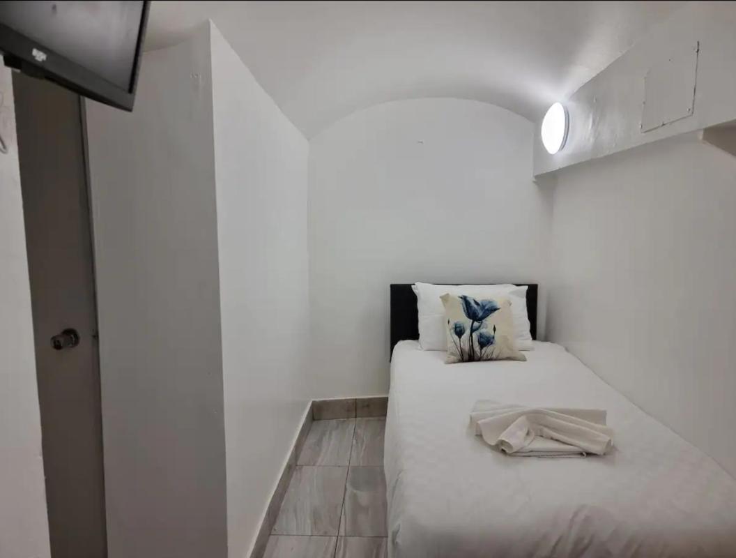 F24- Basement Single Studio Near Paddington Apartment London Exterior photo